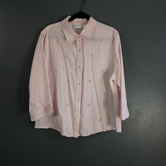 Alfred Dunner Pink Embroidered Floral Grandmacore Button Up Shirt Size 18 - Picture 5 of 5